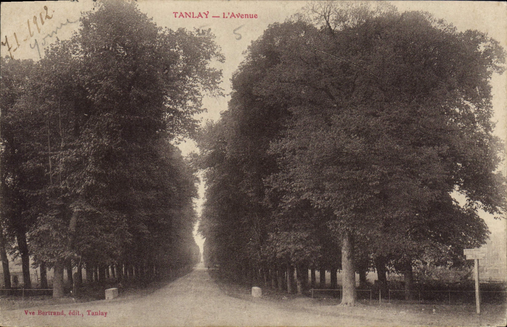 CPA Tanlay l'Avenue 