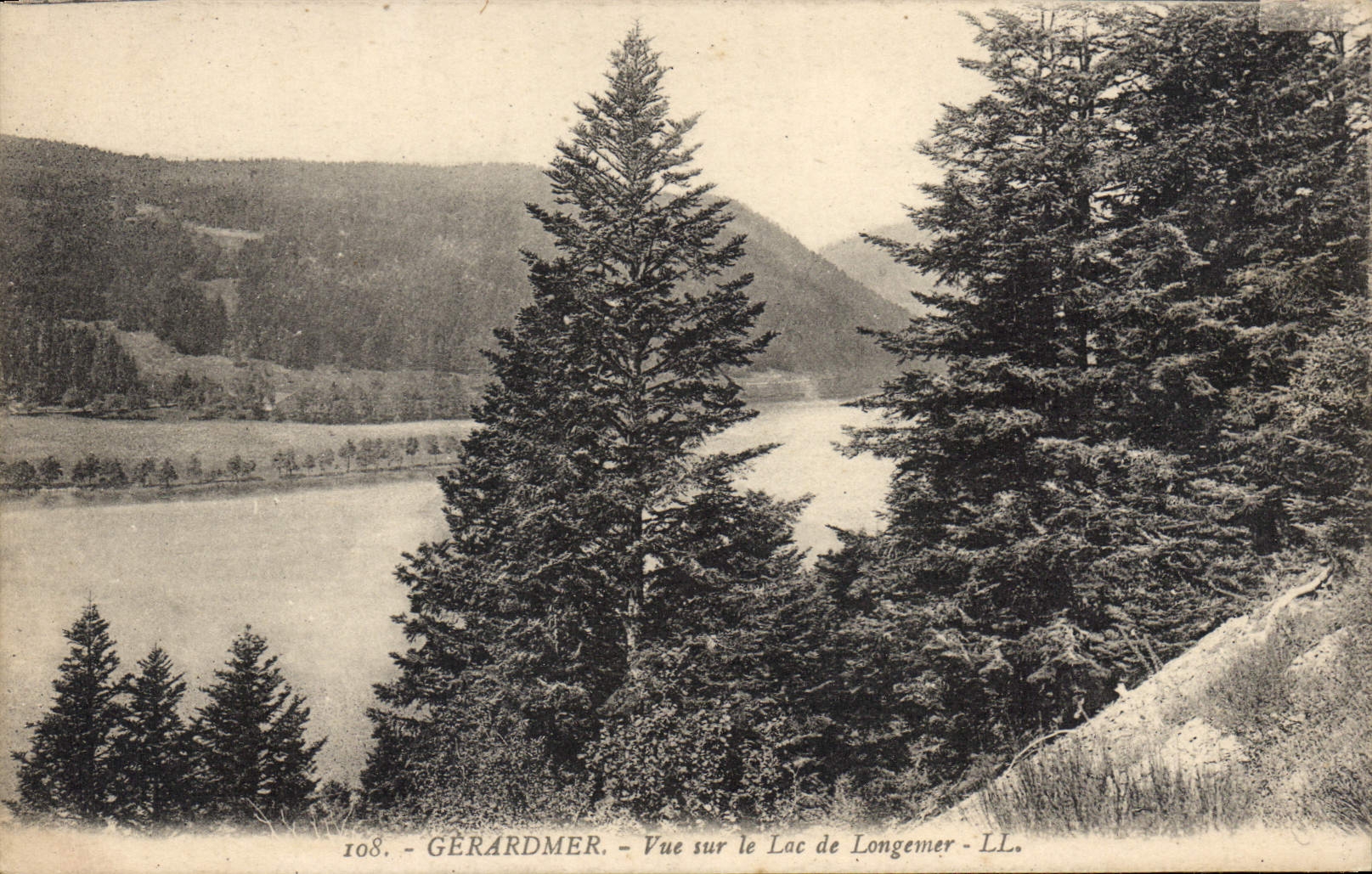 CPA Gerardmer Vue sur le Lac de Longemer 