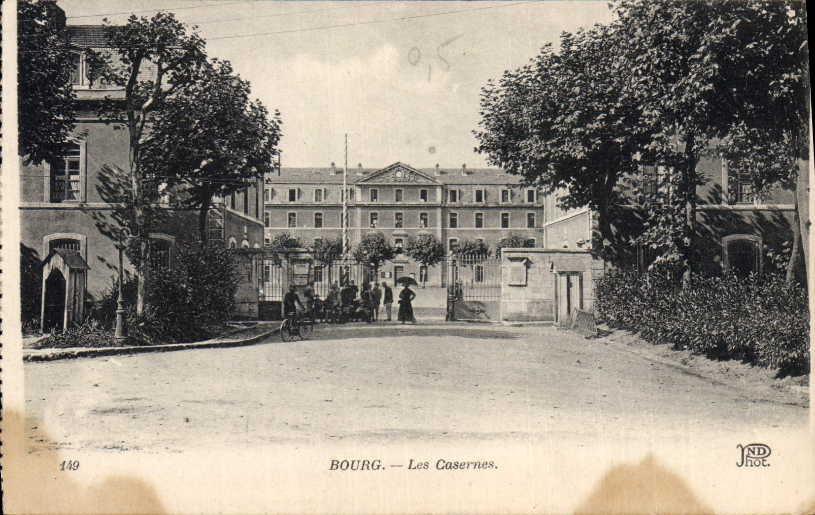 CPA Bourg Les Casernes Militaria