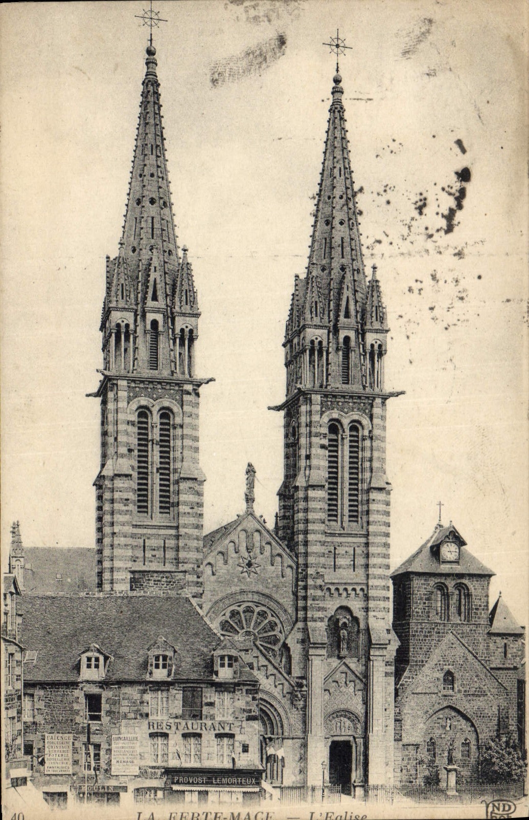 CPA La Ferte Mace L'Eglise