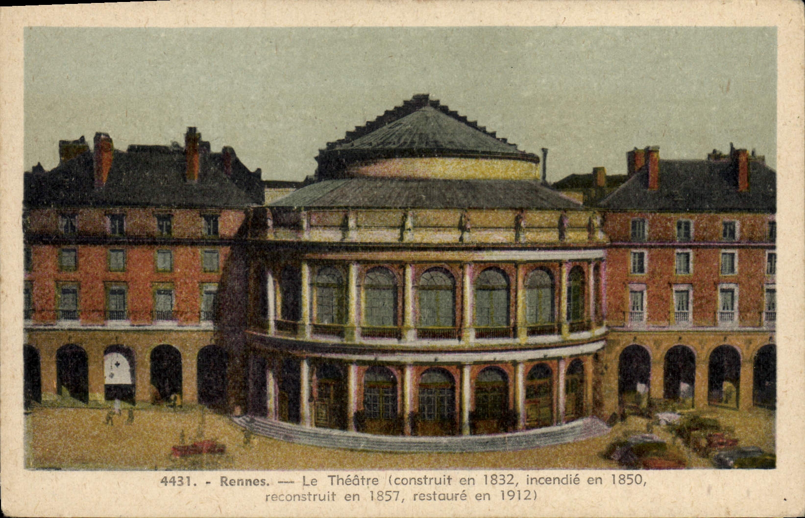 CPA Rennes Le Theatre (Construit en 1832 incendie en 1850 reconstruit en 1857 restaure en 1912)