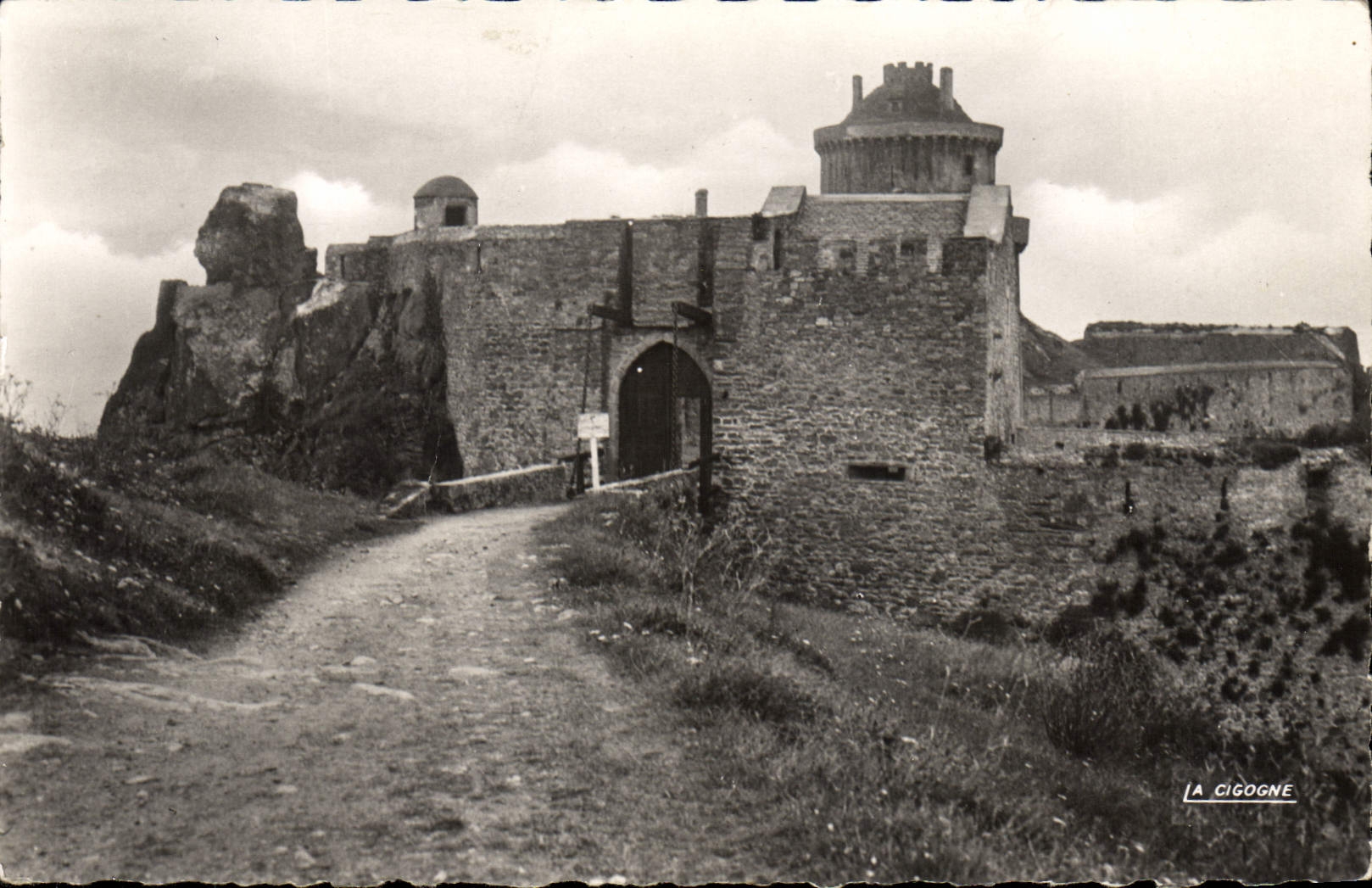 CPA Cap Frehel (Cotes du Nord) Fort de la Latte Les remparts