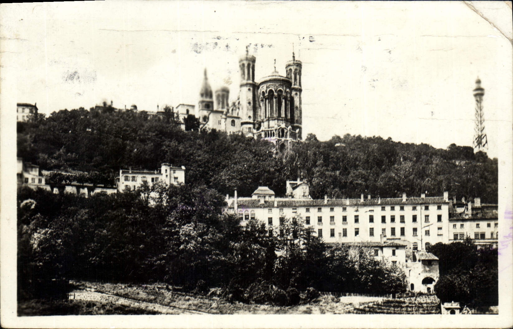 CPA Lyon Abside de Fourviere et Tour metallique