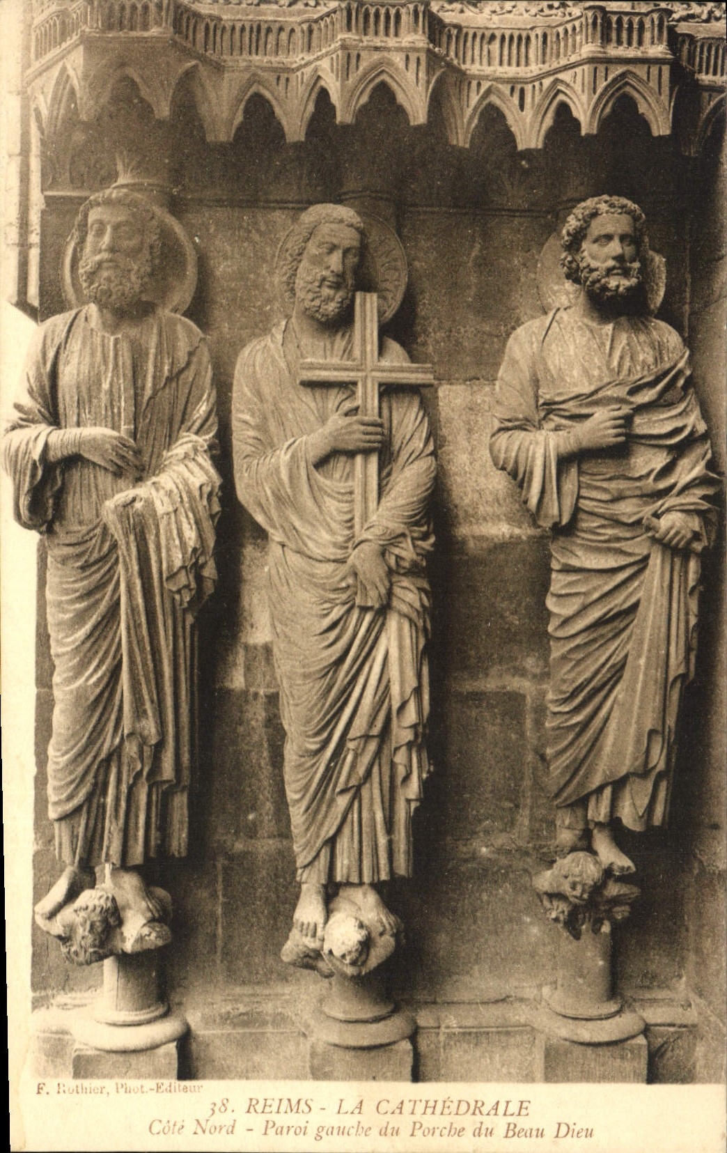 CPA Reims La Cathedrale Cote Nord Paroi gauche du Porche du Beau Dieu 