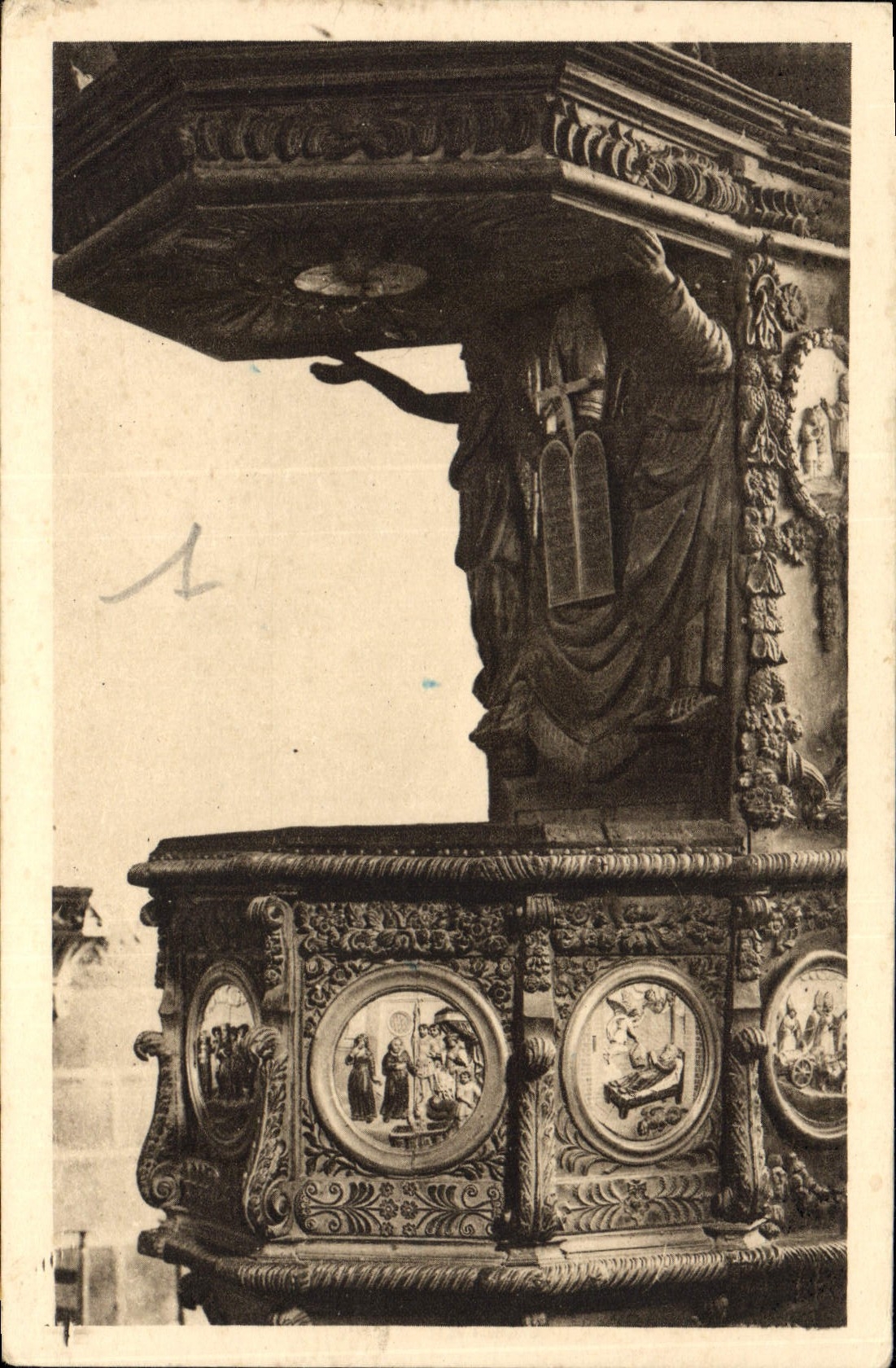 CPA Locronan Les medaillons de la Chaire a precher (2e serie)