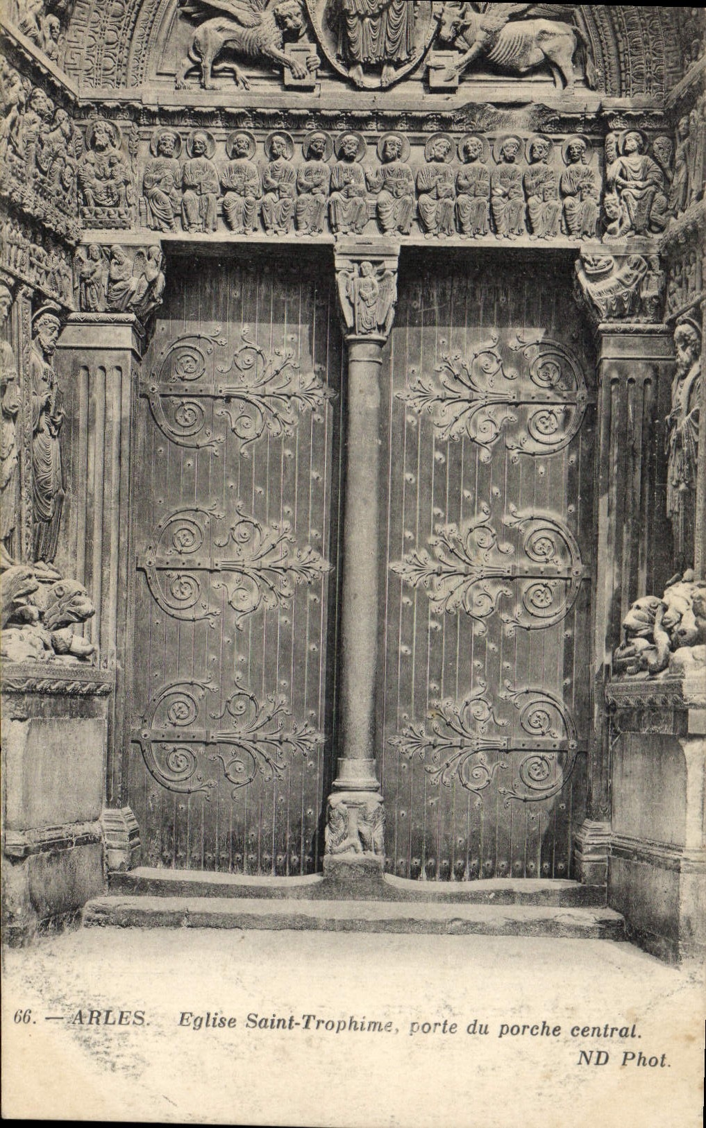 CPA Arles Eglise Saint Tromphine porte du porche central