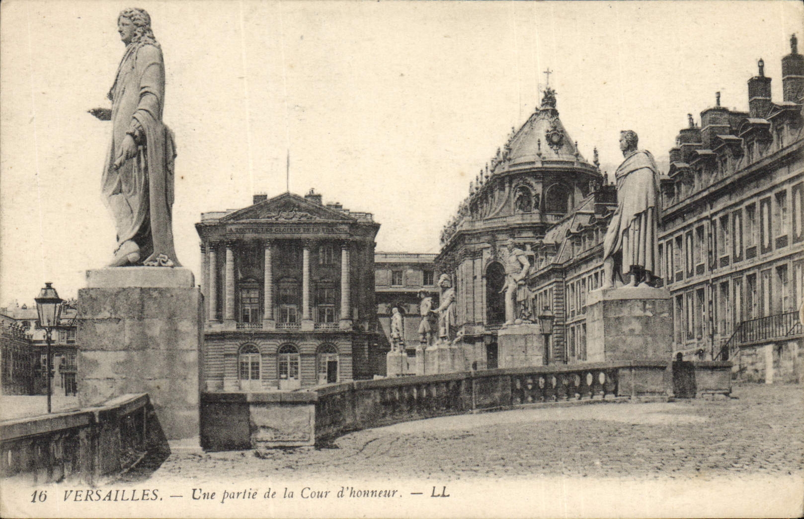 CPA Versailles Une partie de la Cour d'honneur