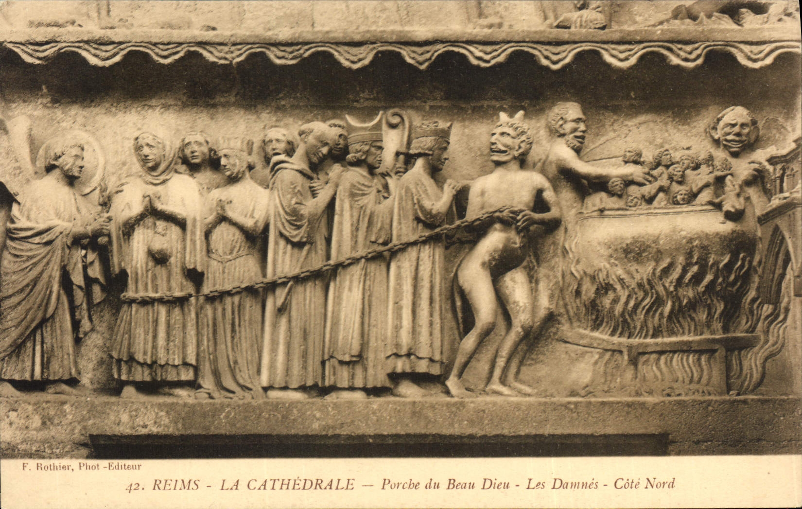 CPA Reims La Cathedrale Porche du Beau Dieu Les Damnes Cote Nord