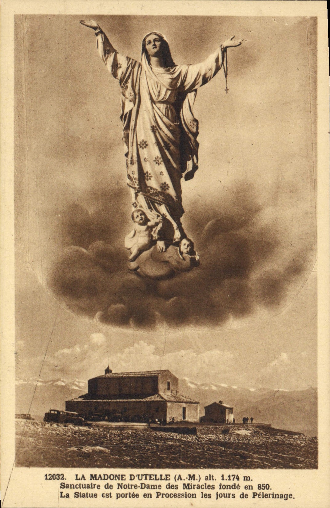 CPA La Madone d'Utelle (A M) alt 1 174 m Sanctuaire de Notre Dame des Miracle fonde en 850 La Statue
