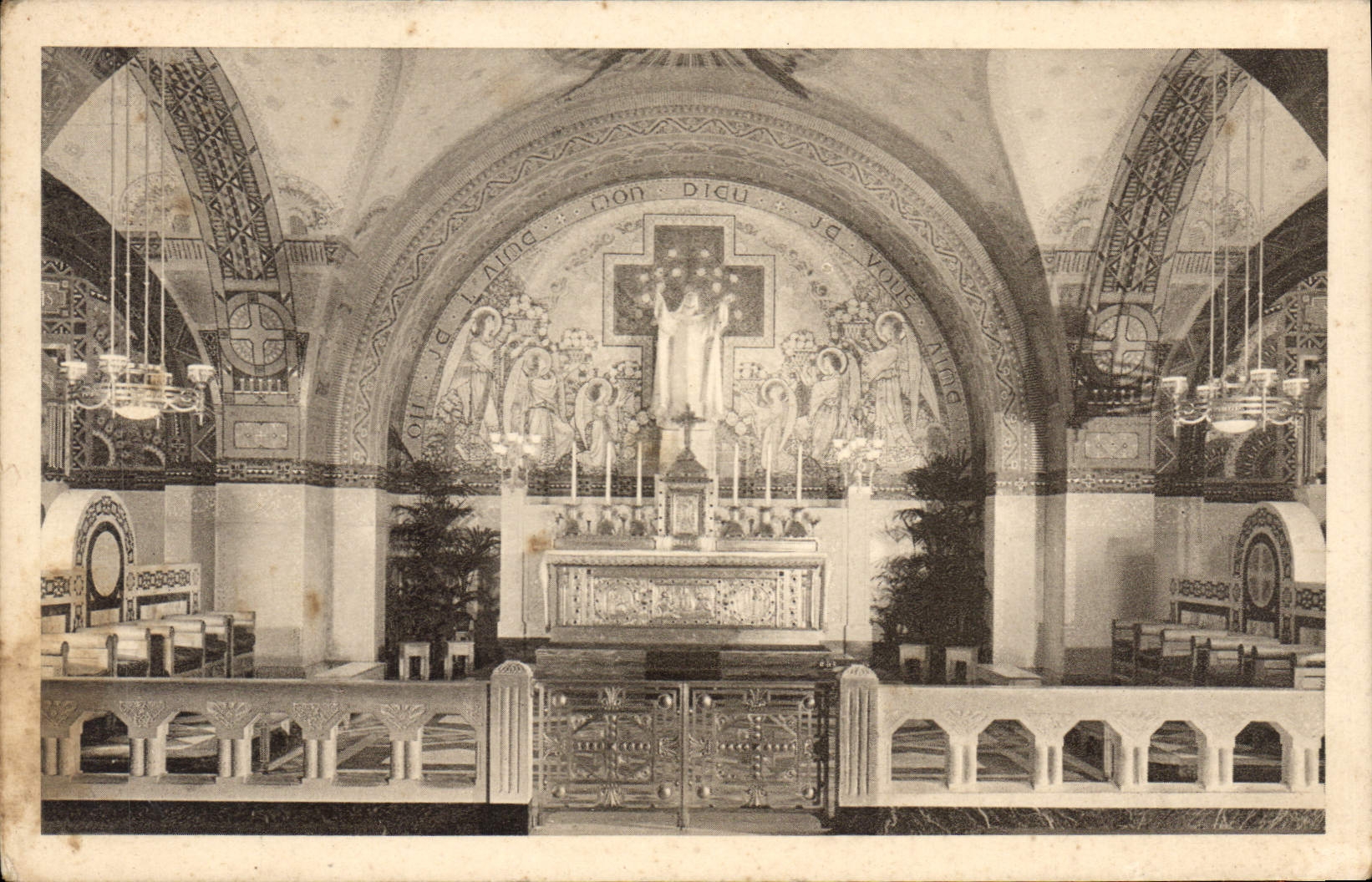 CPA La Basilique de Lisieux La Crypte Le Choeur