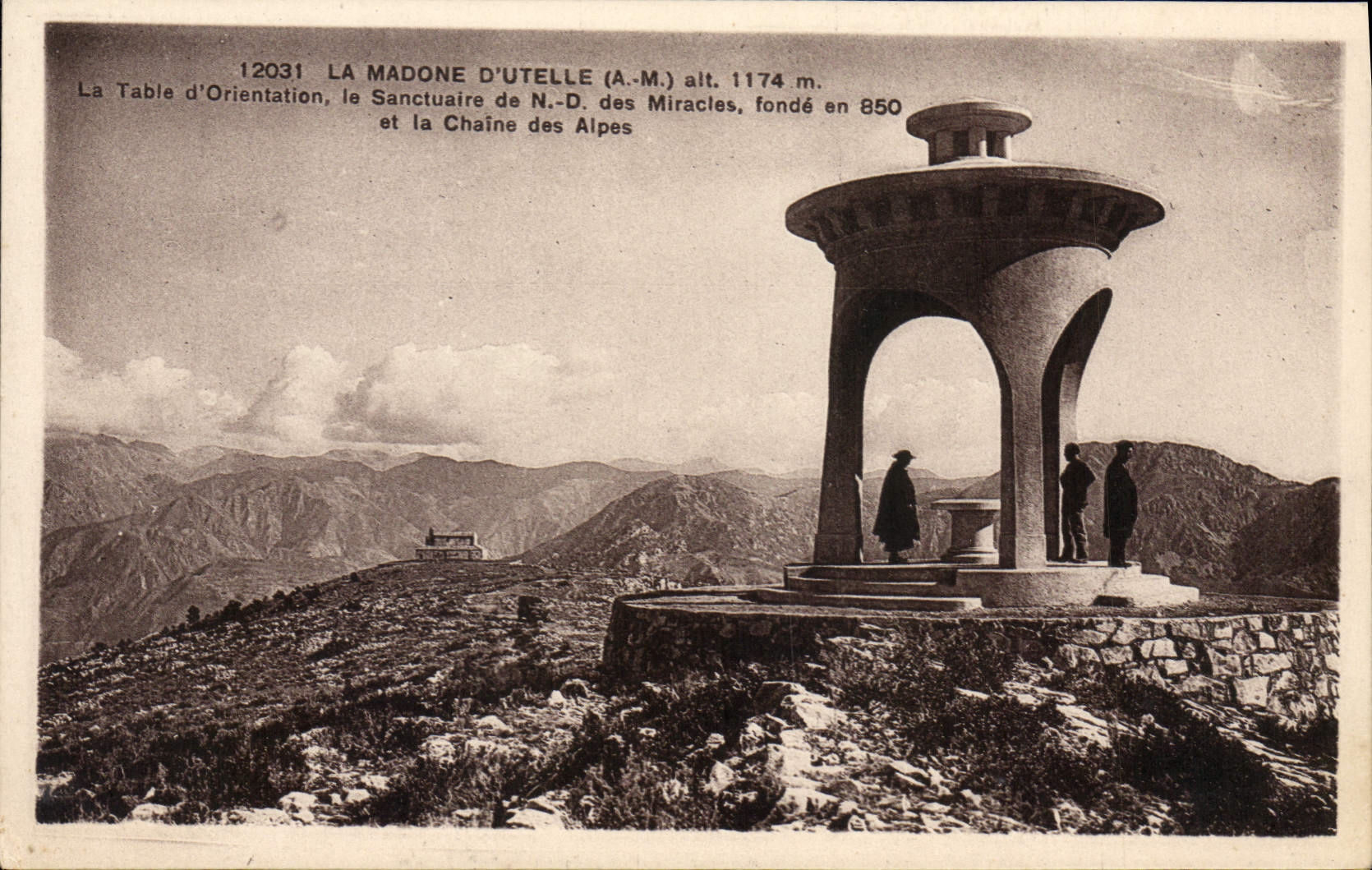 CPA La Madone d'Utelle (A M) alt 1147 m La Table d'Orientation le Sanctuaire de N D des Miracles fon