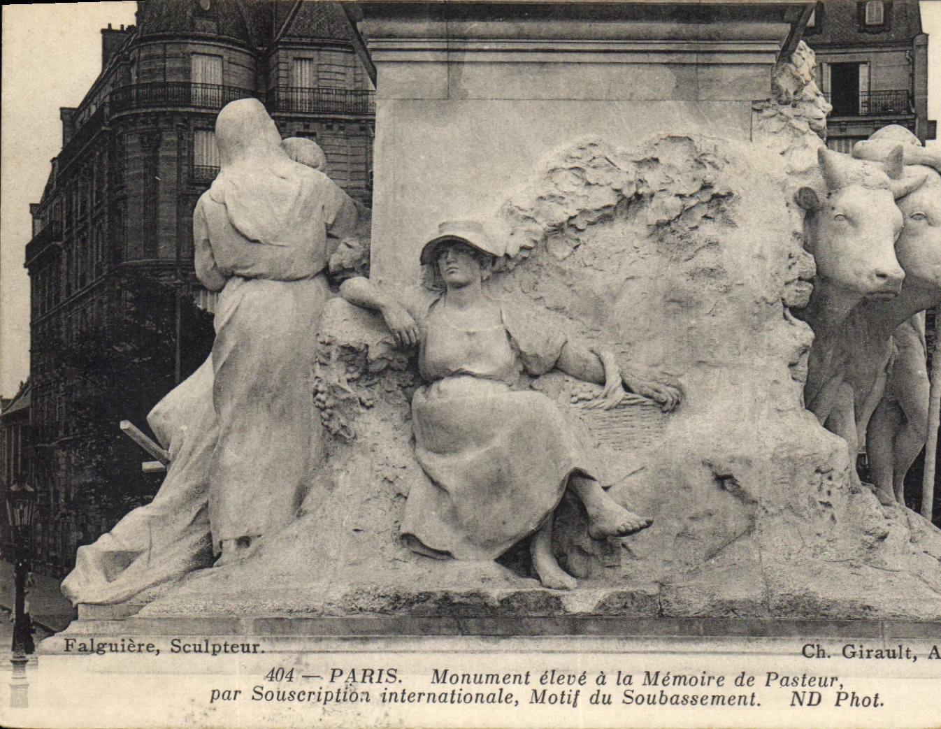 CPA Paris Monument eleve a la Memoire de Pasteur par Souscription internationale Motif du Soubasseme