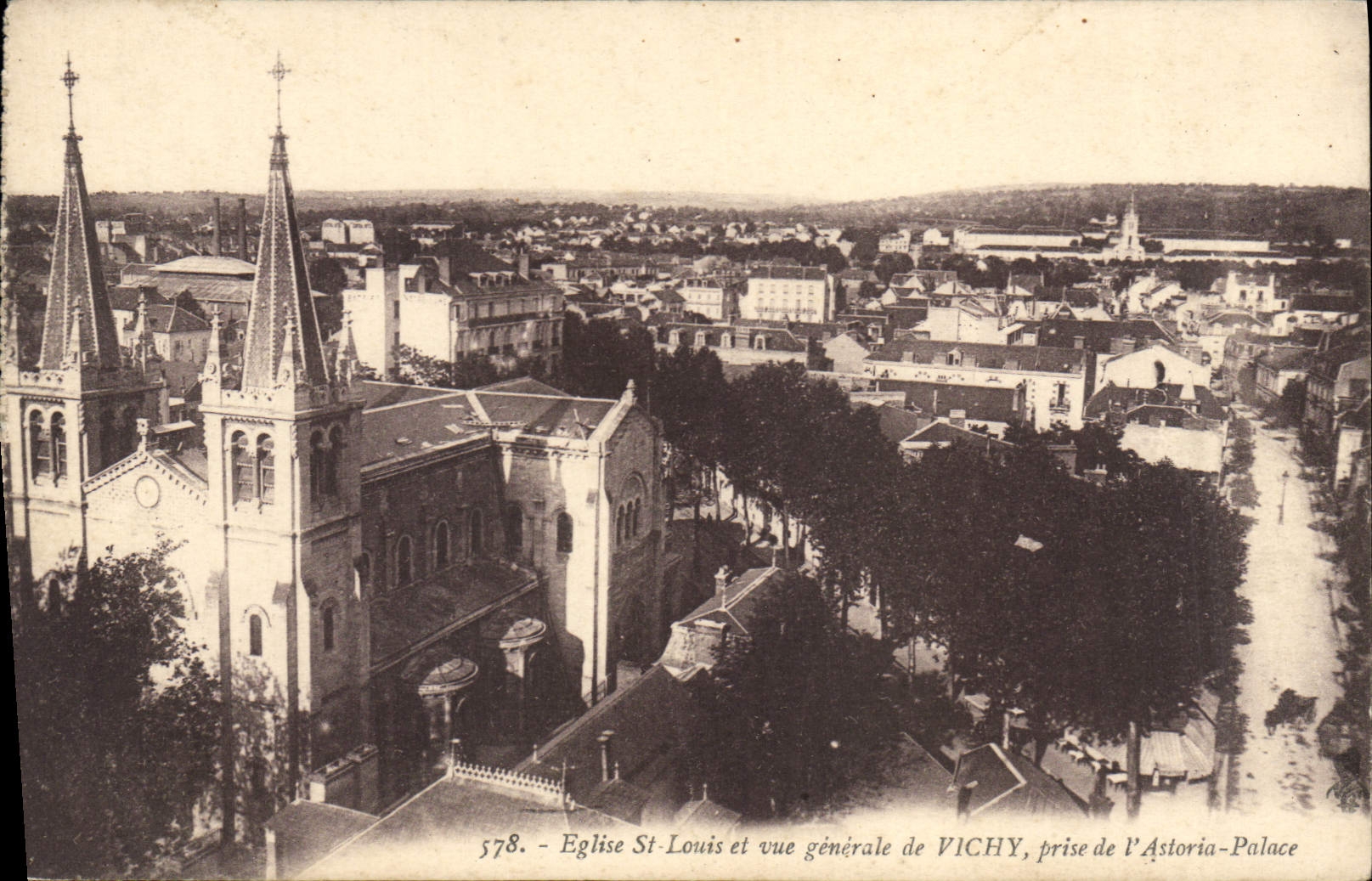 CPA Vichy Eglise St Louis et vue generale de Vichy prise de l'Astoria Palace