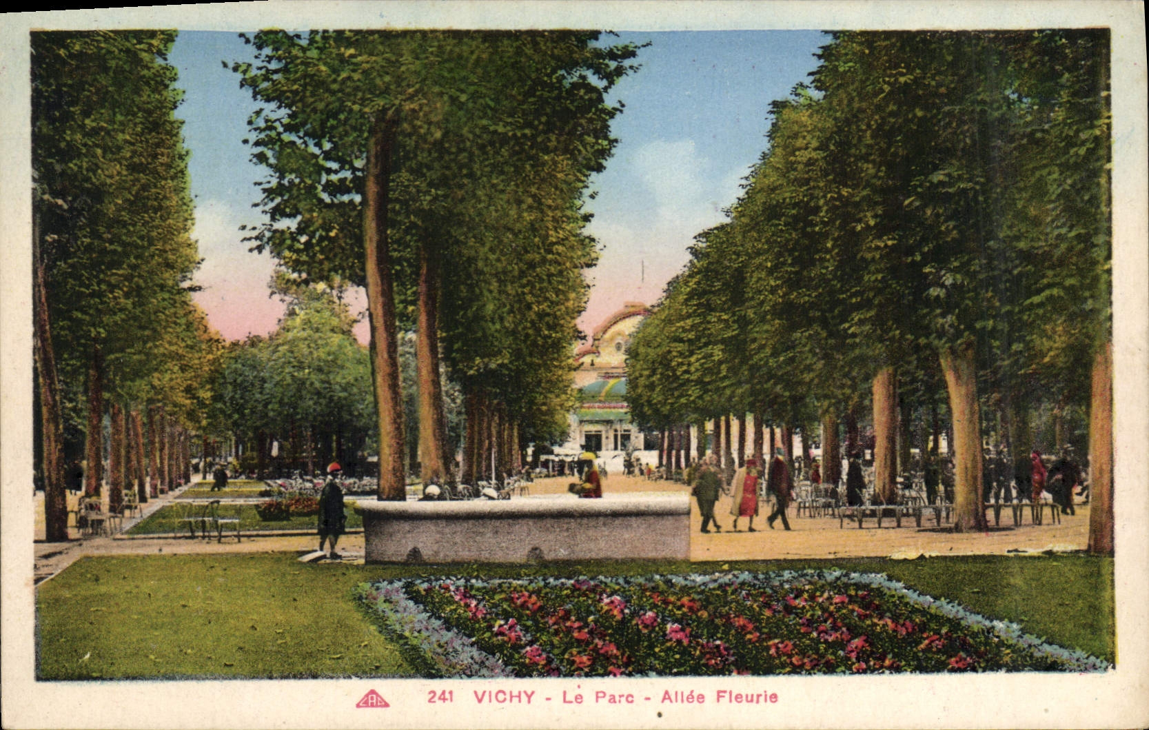 CPA Vichy Le Parc Allee Fleurie