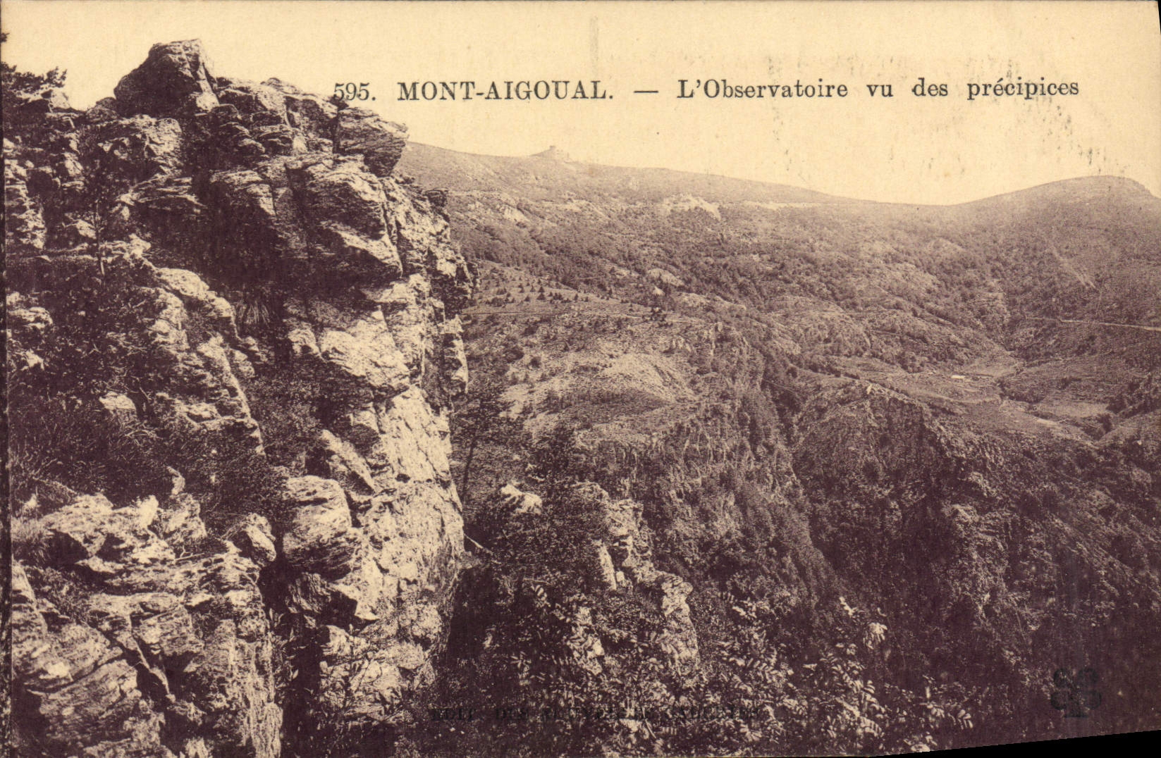 CPA Mont Aigoual L'Observatoire vu des precipices
