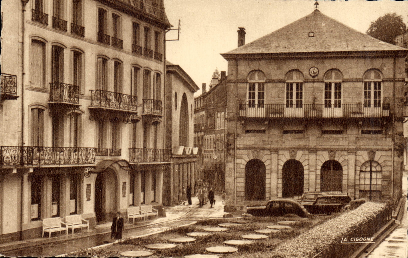 CPA Plombieres les Bains (Vosges) Place du Bain Romain