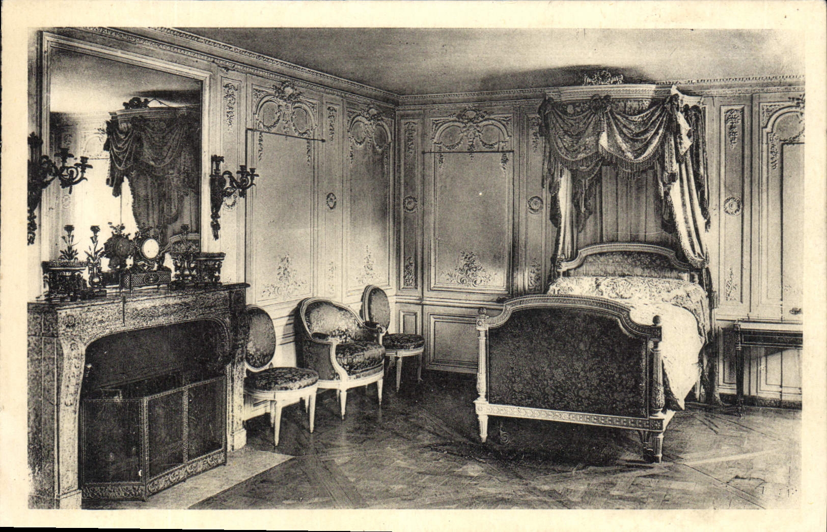 CPA Petit Trianon La Chambre de Marie Antoinette Versailles