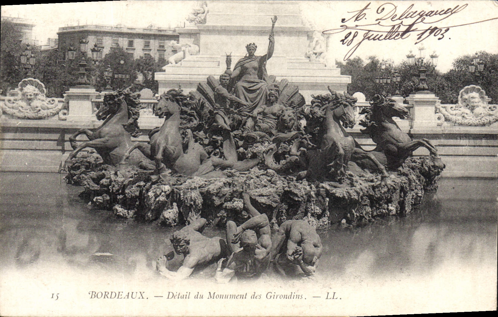 CPA Bordeaux Detail de Monument des Girondins