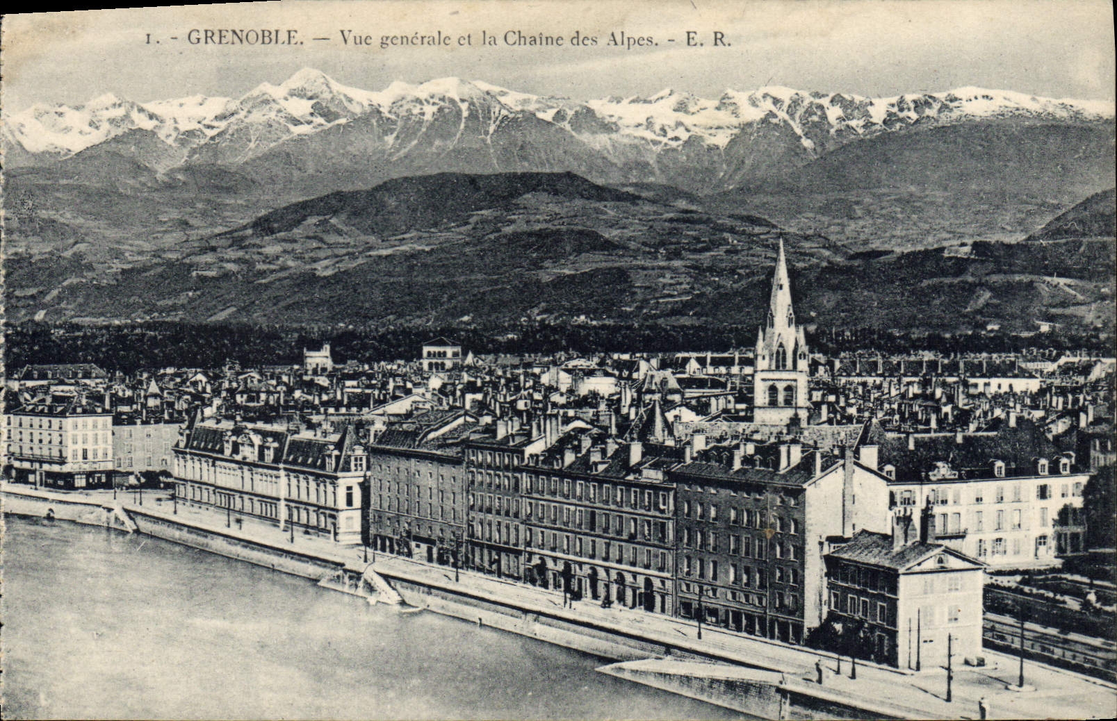 CPA Grenoble Vue generale et la Chaine des Alpes