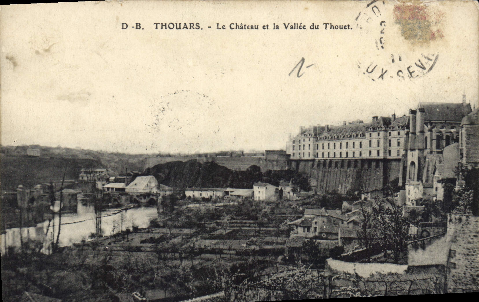 CPA Thouars Le Chateau et la Vallee du Thouet