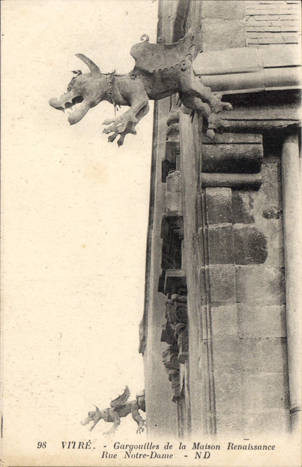 CPA Vitre Gargouilles de la Maison Rennaissance Rue Notre Dame