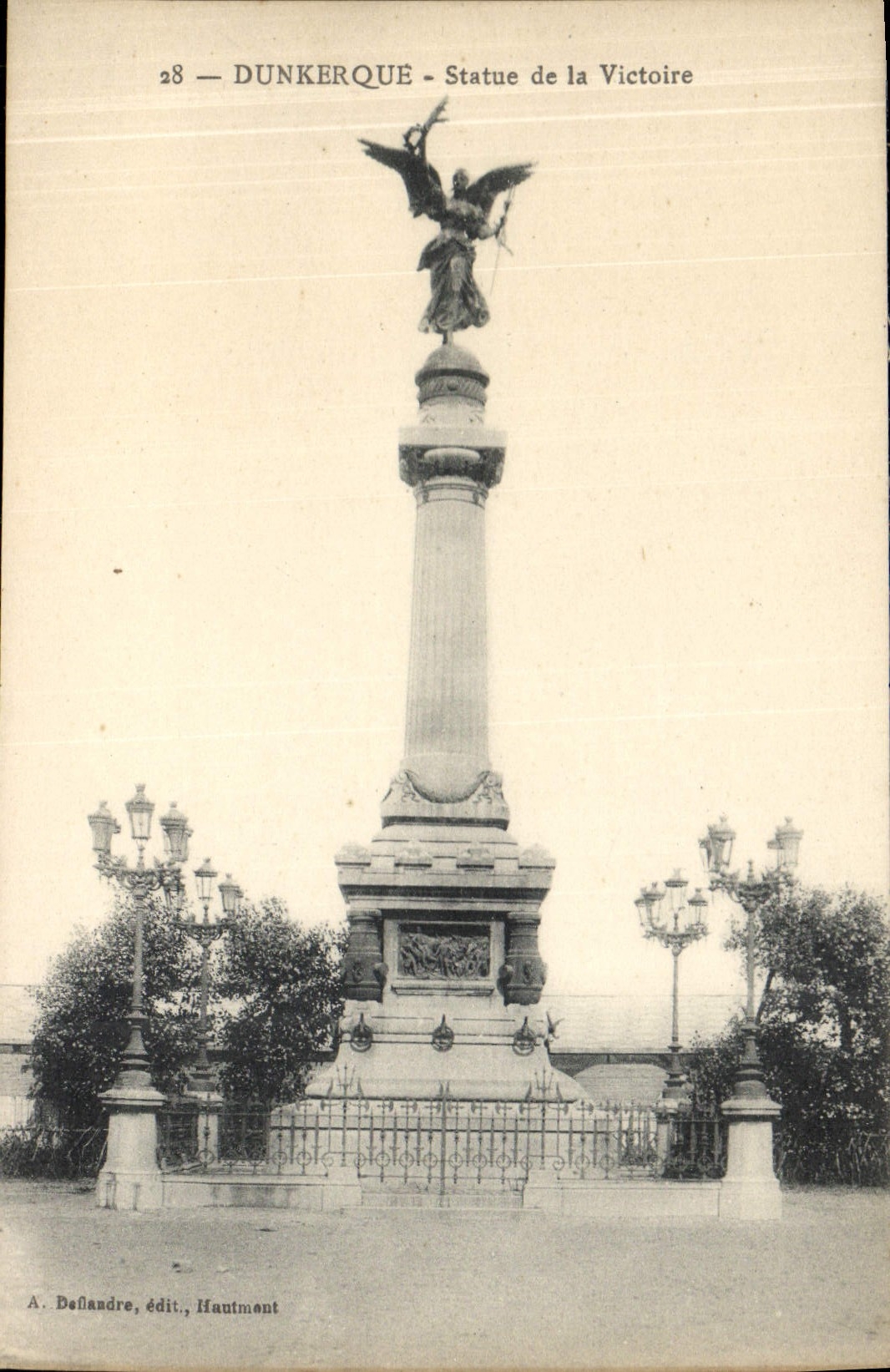CPA Dunkerque Statue de la Victoire