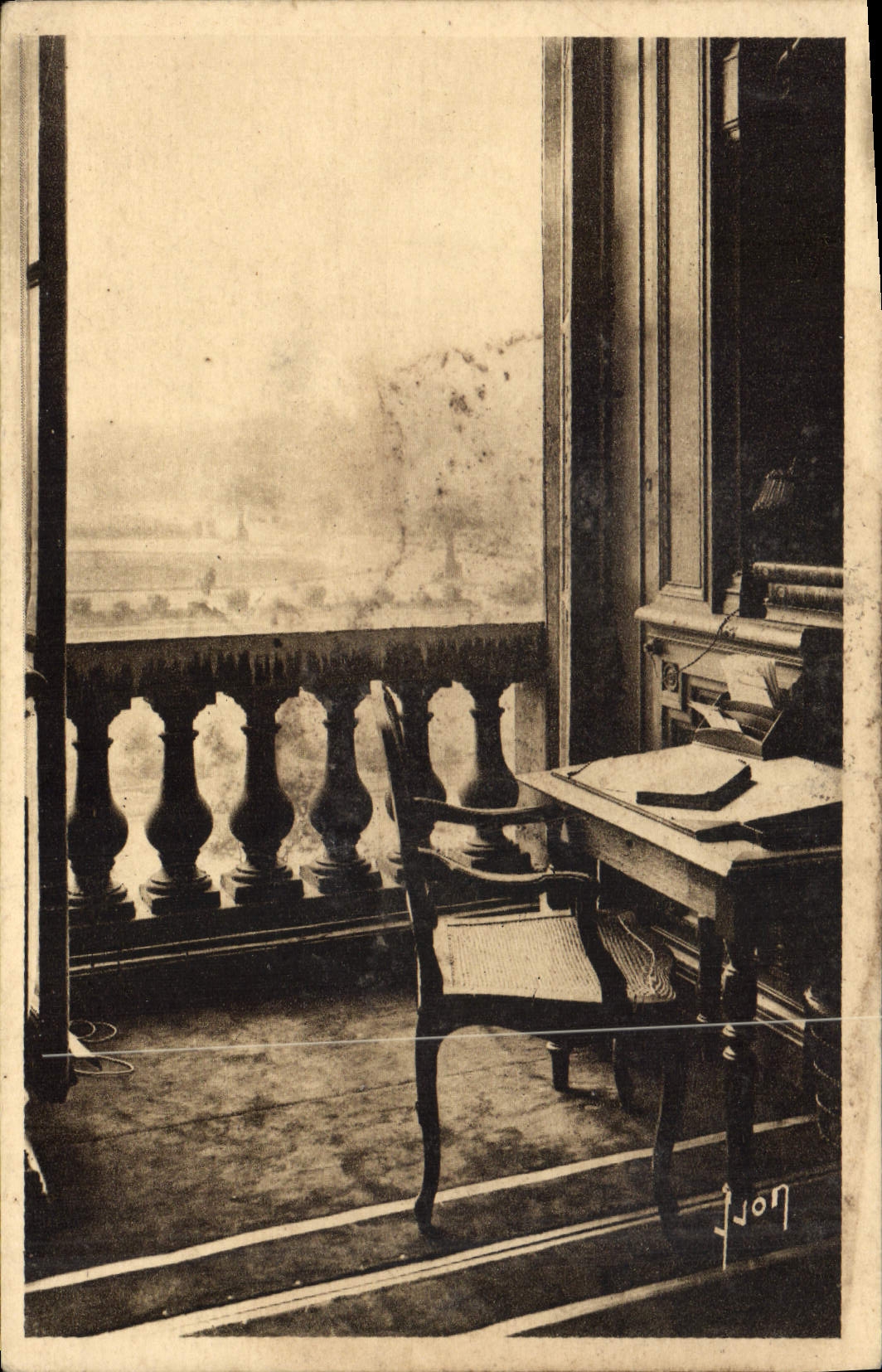 CPA Panorama du Jardin vu de la Bibliotheque