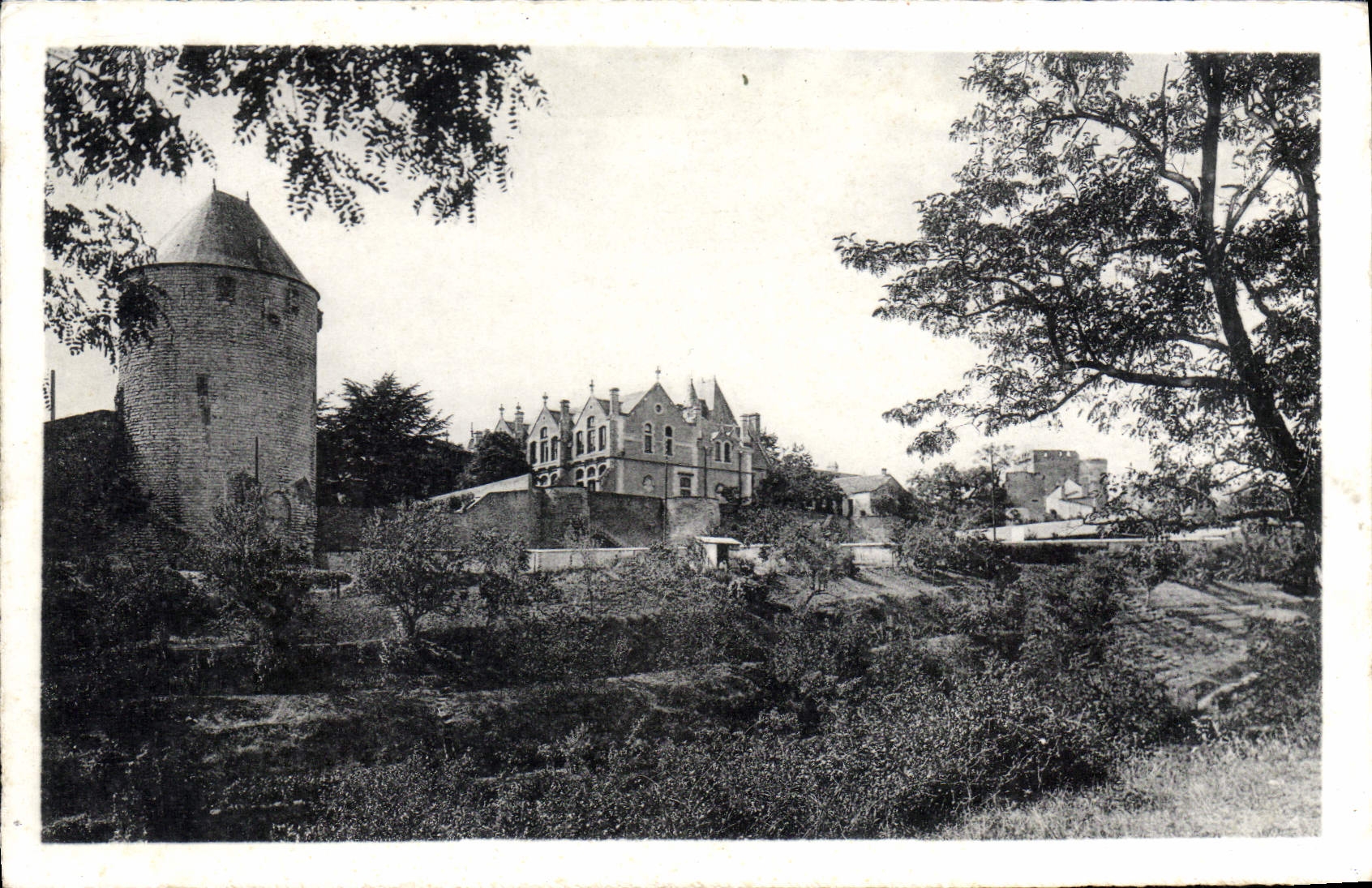 CPA Thouars Ecole Superieur de Jeunes Filles et Tour du Prince de Galles