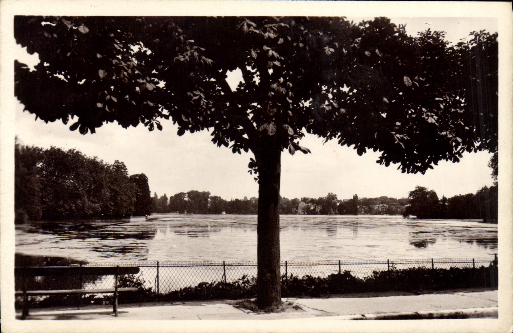CPA Enghien les Bains Le Lac d'Enghien pris de la Route de St Gratien