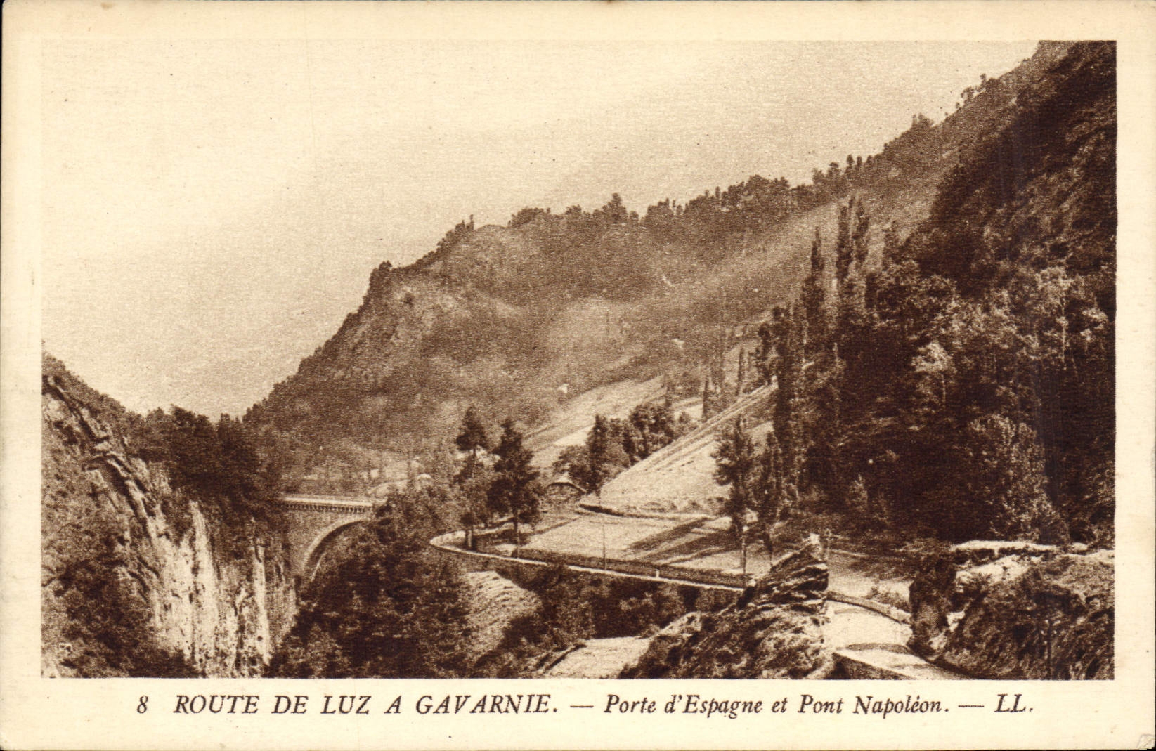 CPA Route de Luz a Gavarnie Prte d'Espagne et Pont Napoleon