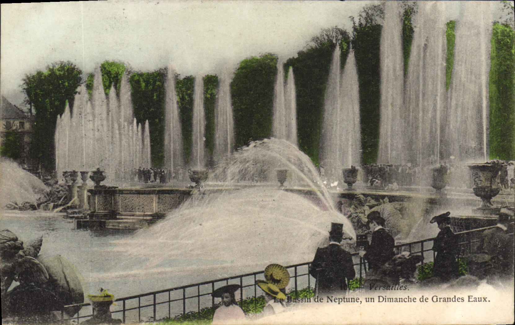CPA Le Bassin de Neptune un Dimanche de Grandes Eaux