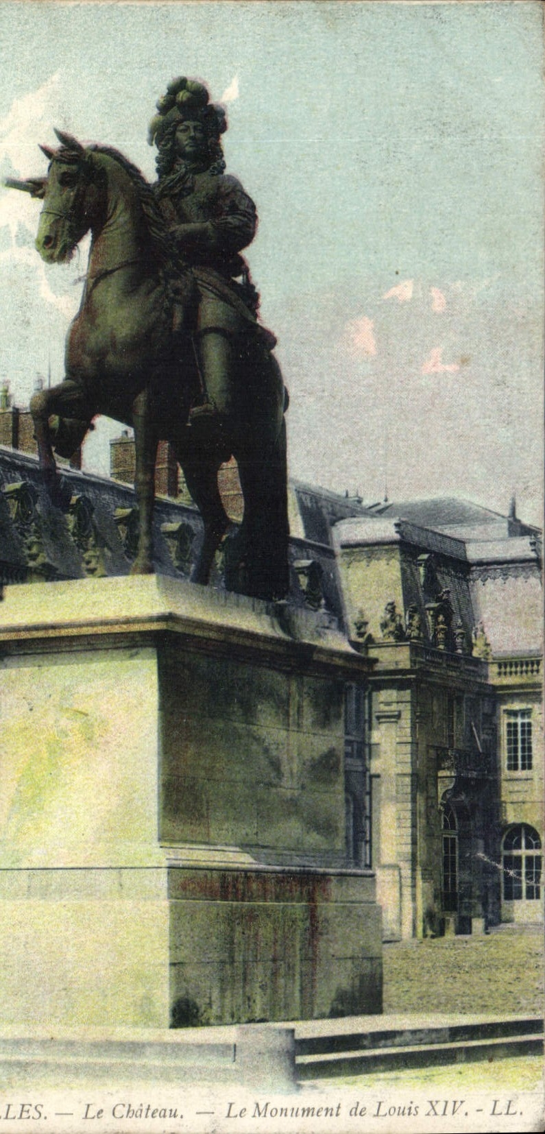 CPA Le Chateau Le Monument de Louis XIV