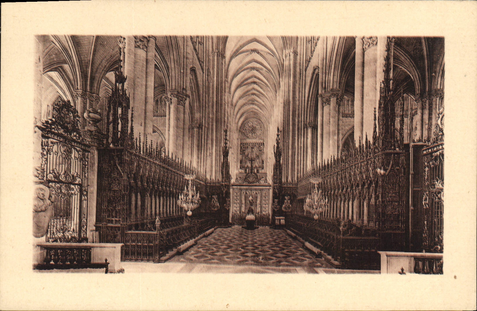 CPA Amiens La Cathedrale Les Stalles