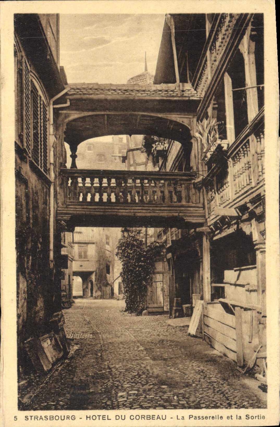 CPA Strasbourg Hotel du Corbeau La Passerelle et la Sortie