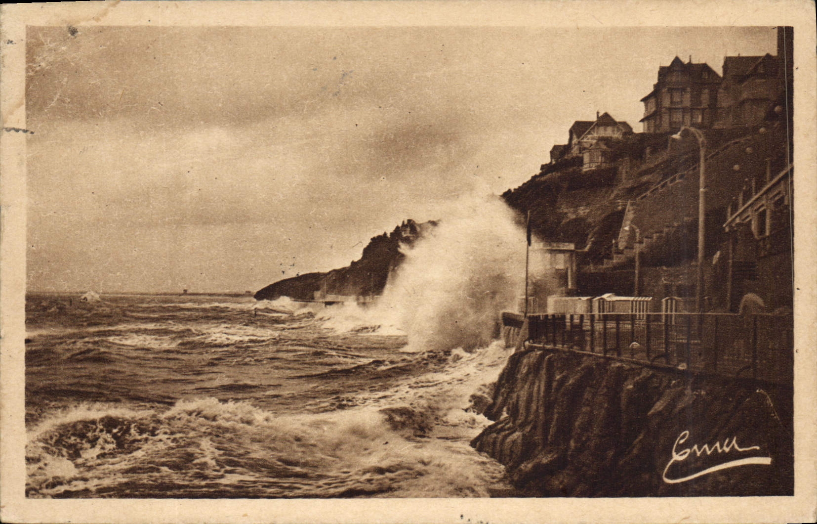 CPA Granville Effets de Vague a Plat Gonssset