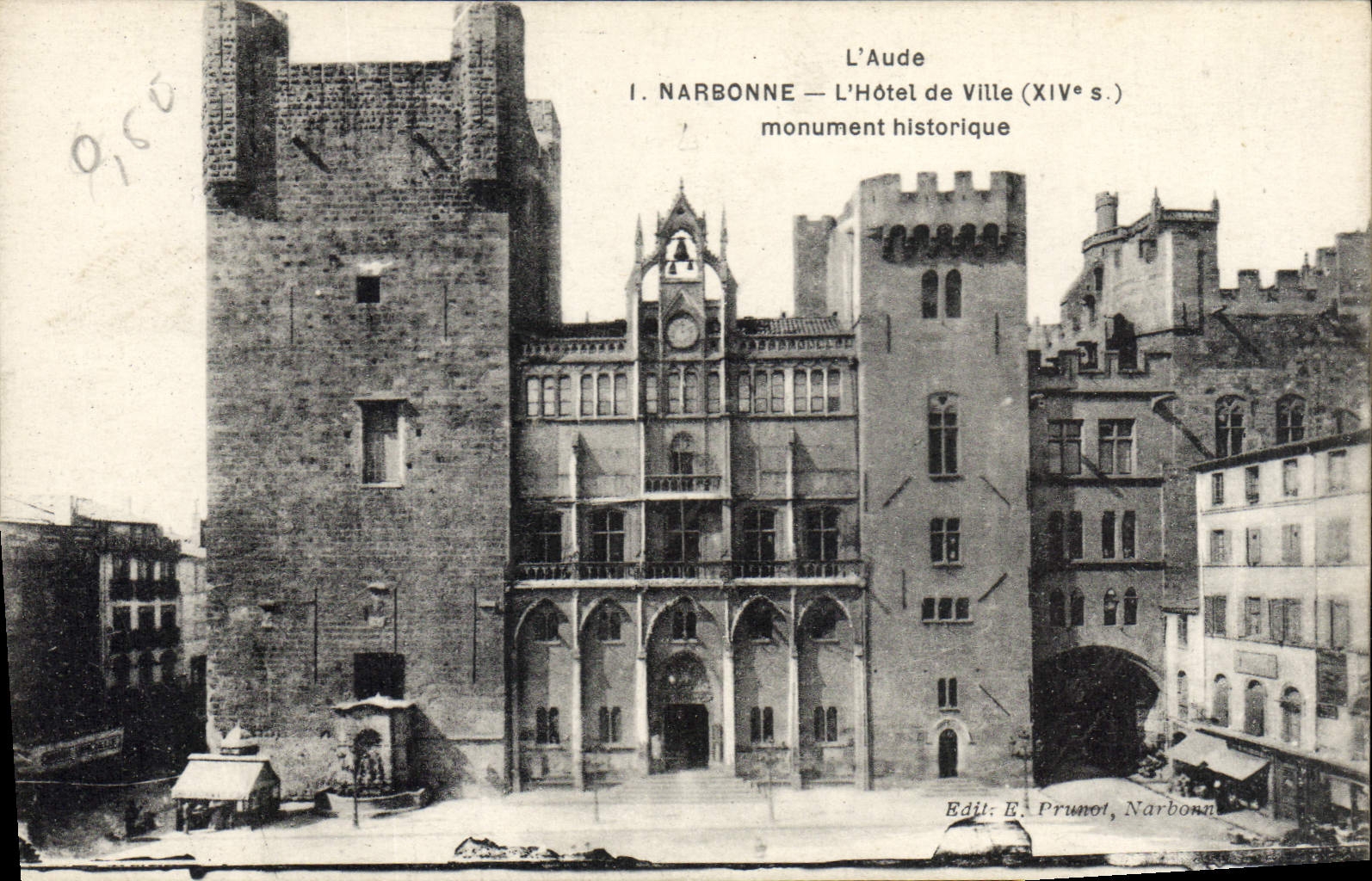 CPA L'Aude Narbonne L'Hotel de Ville (XIVe s) monument historique
