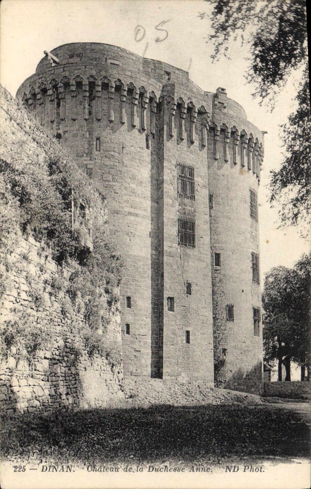 CPA Dinan Chateau de la Duchesse Anne