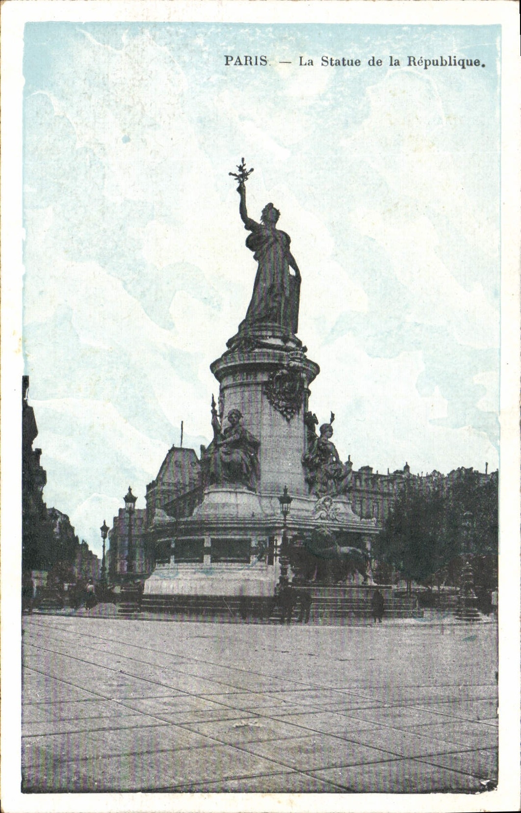 CPA Paris La Statue de la Republique