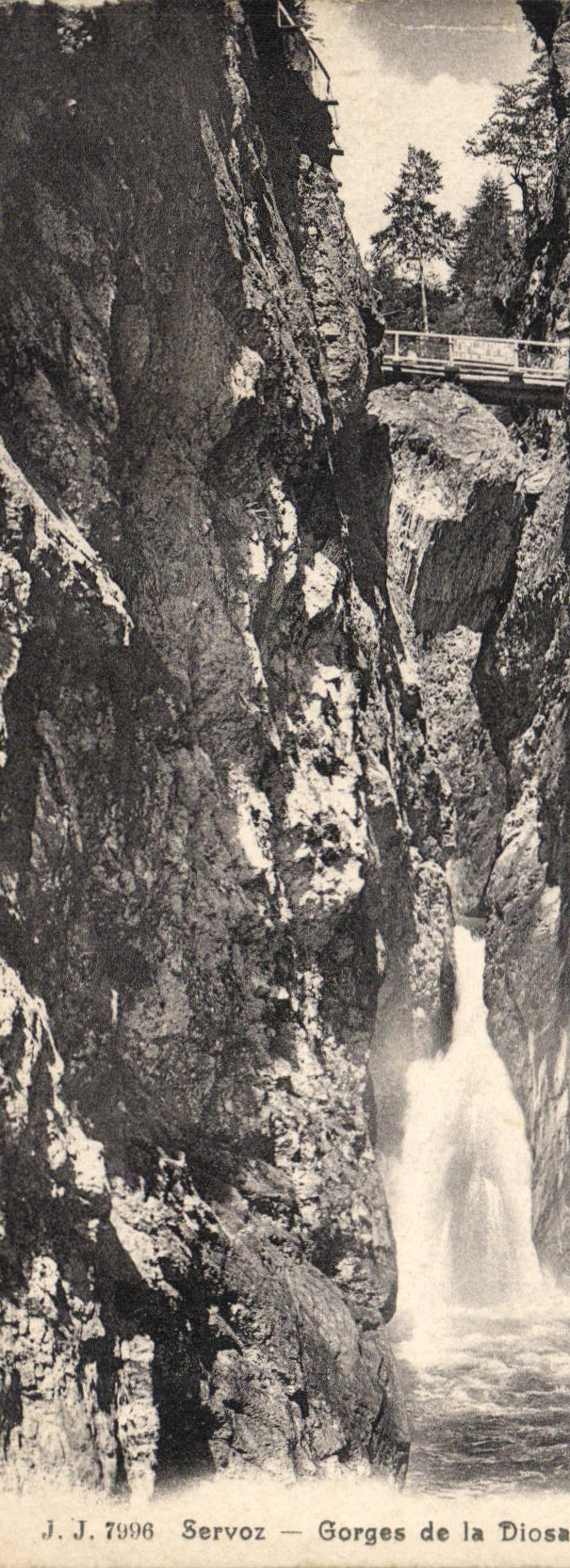 CPA Servoz Gorges de la Diosaz Le pont naturel