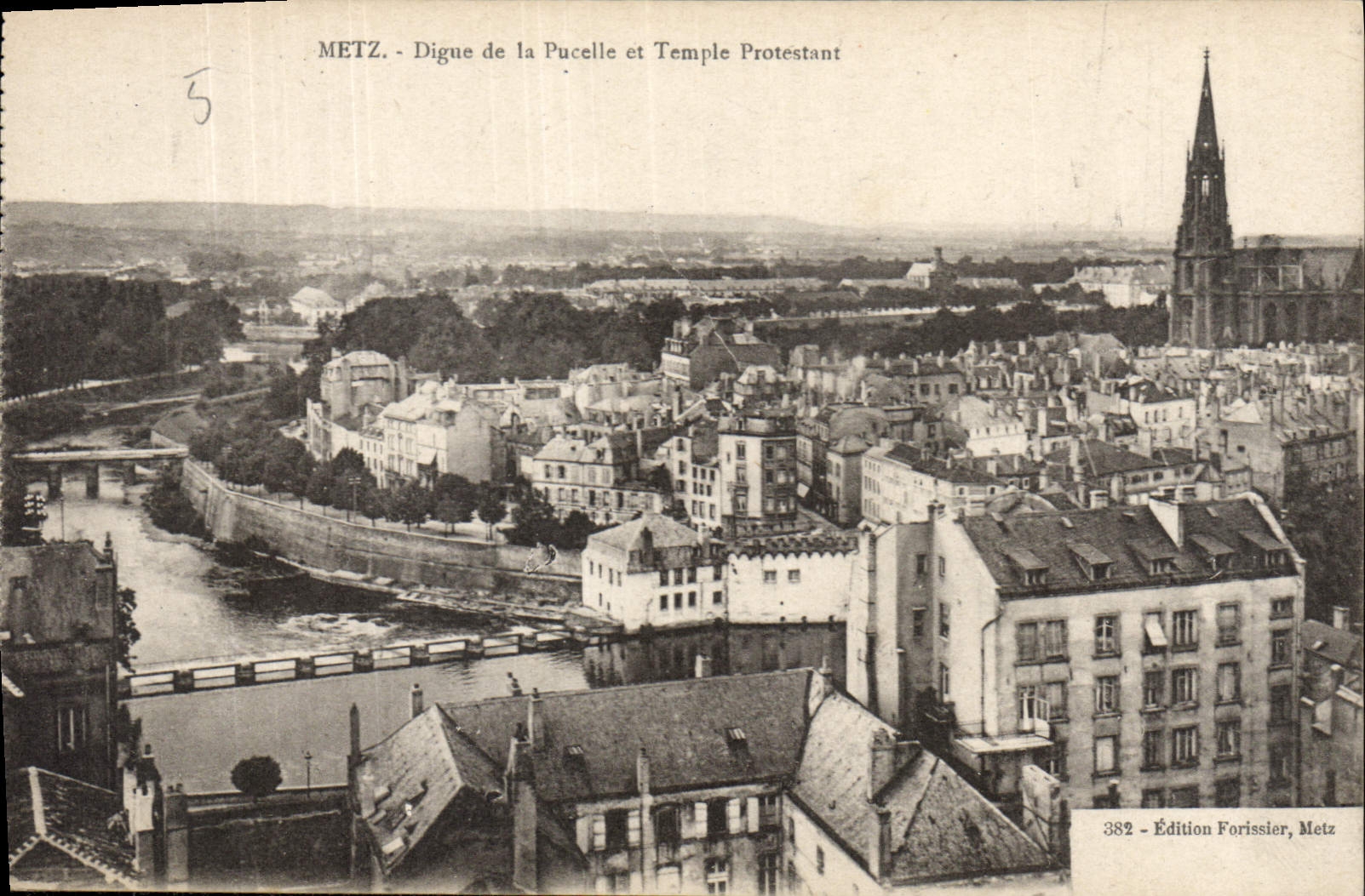 CPA Metz Digue de la Pucelle et Temple Protestant