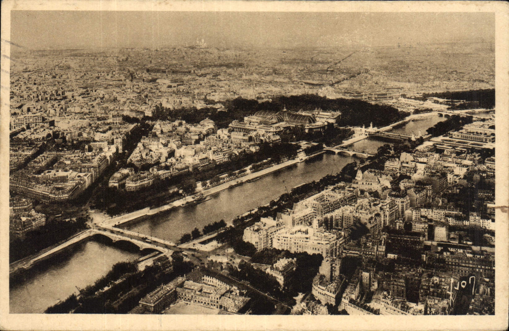 CPA Paris en Flanant Vue panoramique prise de la tour Eiffel sur la Seine et la butte Montmartre