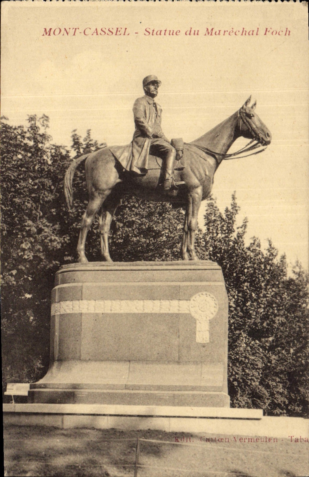 CPA Mont Cassel Statue du Marechal Foch