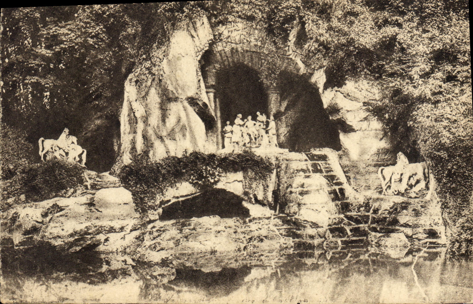 CPA Versailles Le Parc La Grotte des Bains d'Apollon