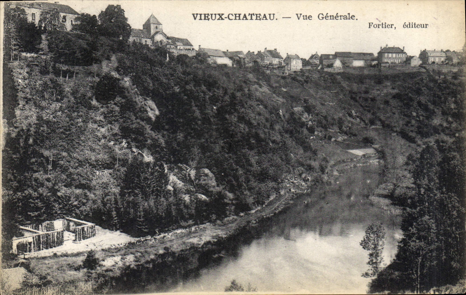 CPA Vieux Chateau Vue Generale