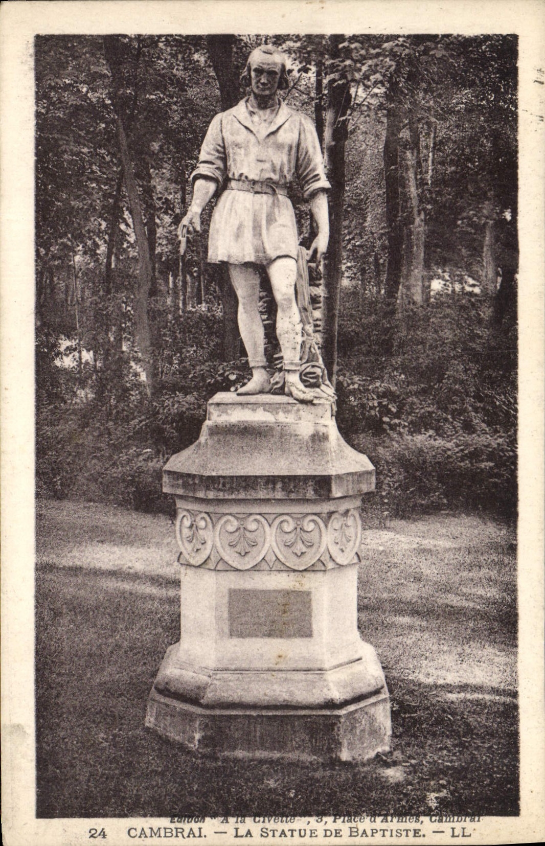 CPA Cambrai La Statue de Baptiste