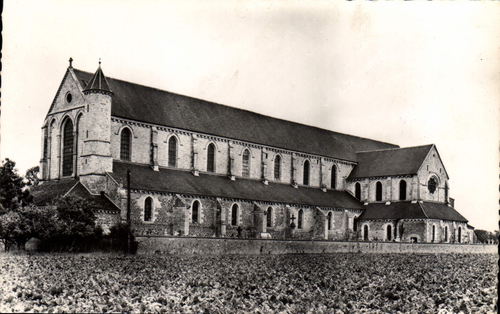 CPA Pontigny (Yonne) L'Eglise Abbatiale (XII s)