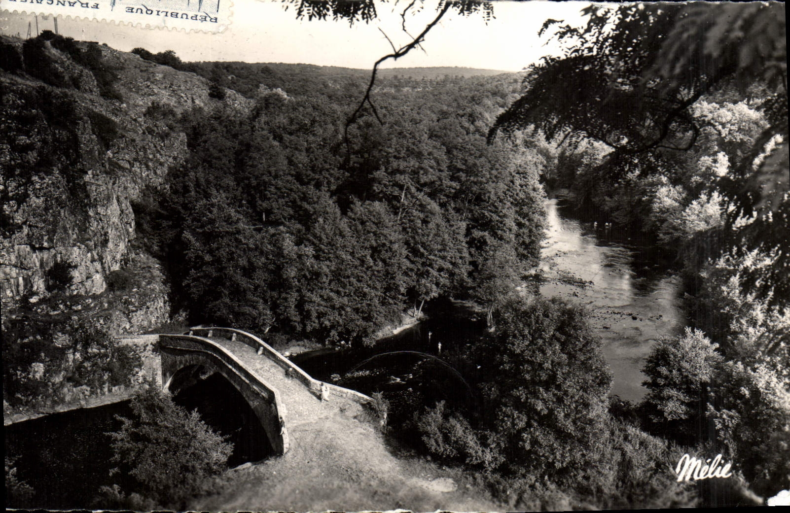 CPA Pierre Perthuis (Yonne) Vallee de la Cure Le Pont Romain
