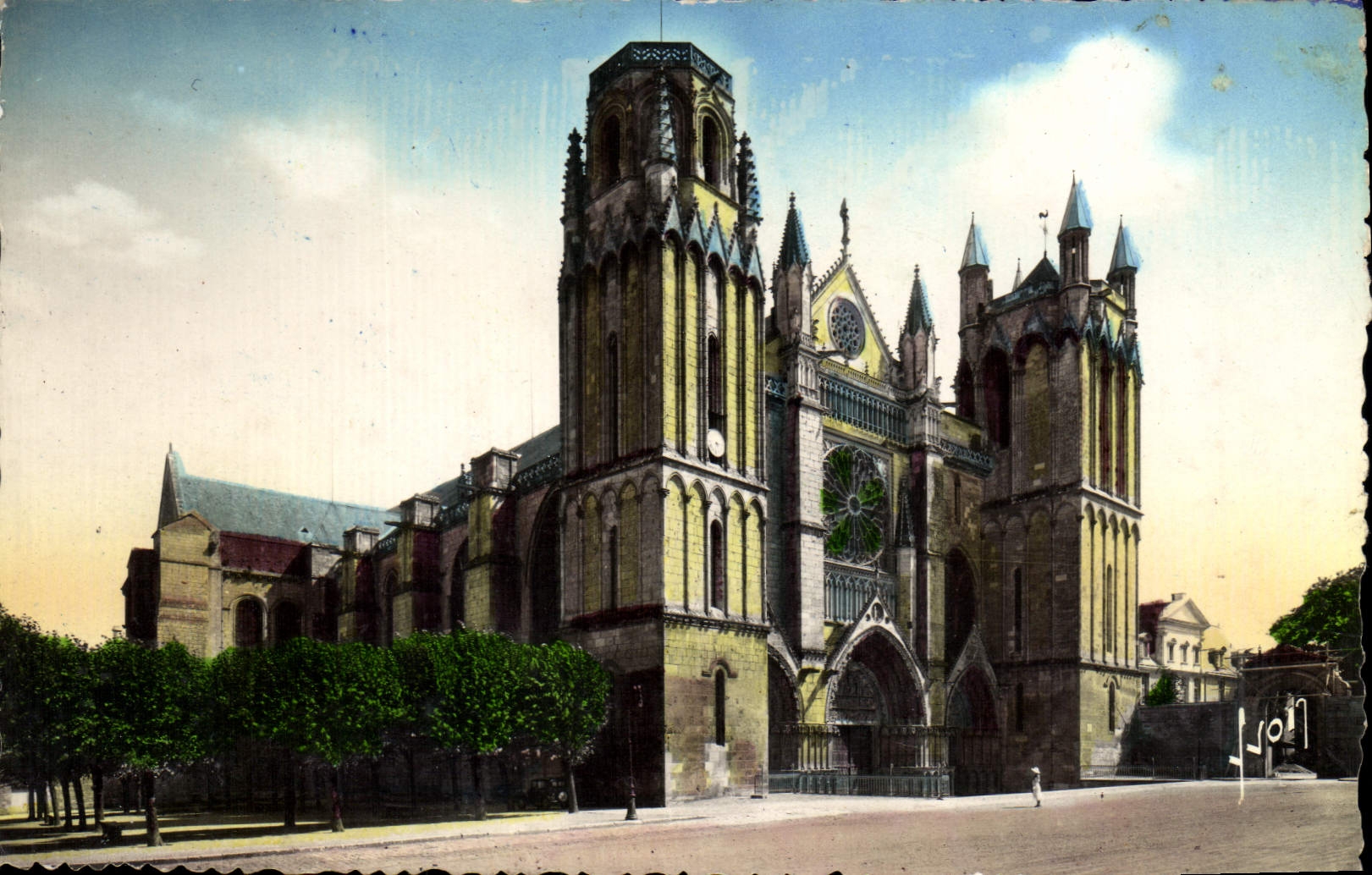 CPA Poitiers (Vienne) La Cathedrale St Pierre