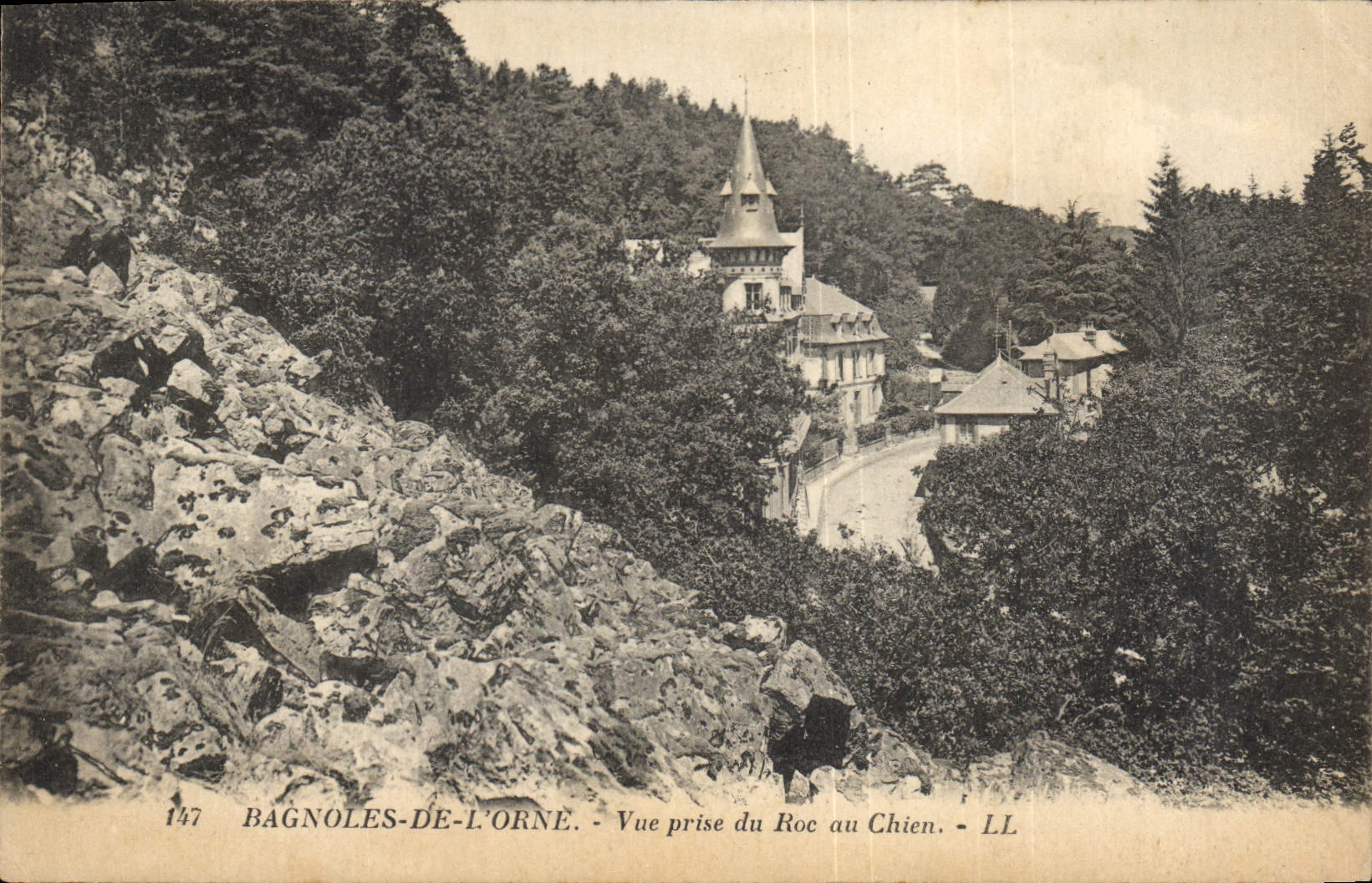 CPA Bagnoles de l'Orne Vue prise de Roc au Chien