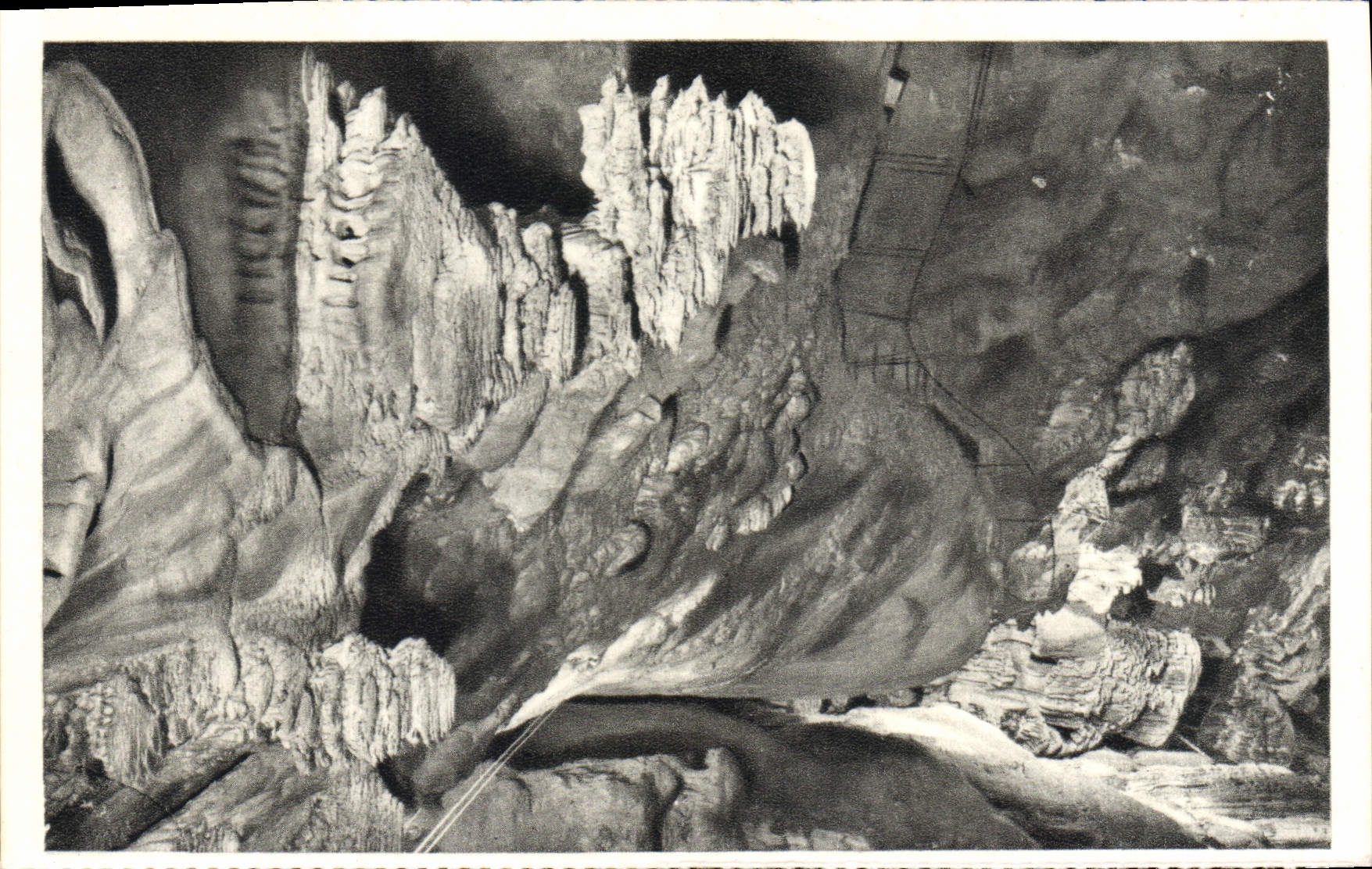 CPA Le lot Illustre Padirac Lac suspendu et Grand Dome